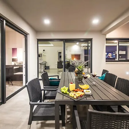 Lacus ماكارسكا